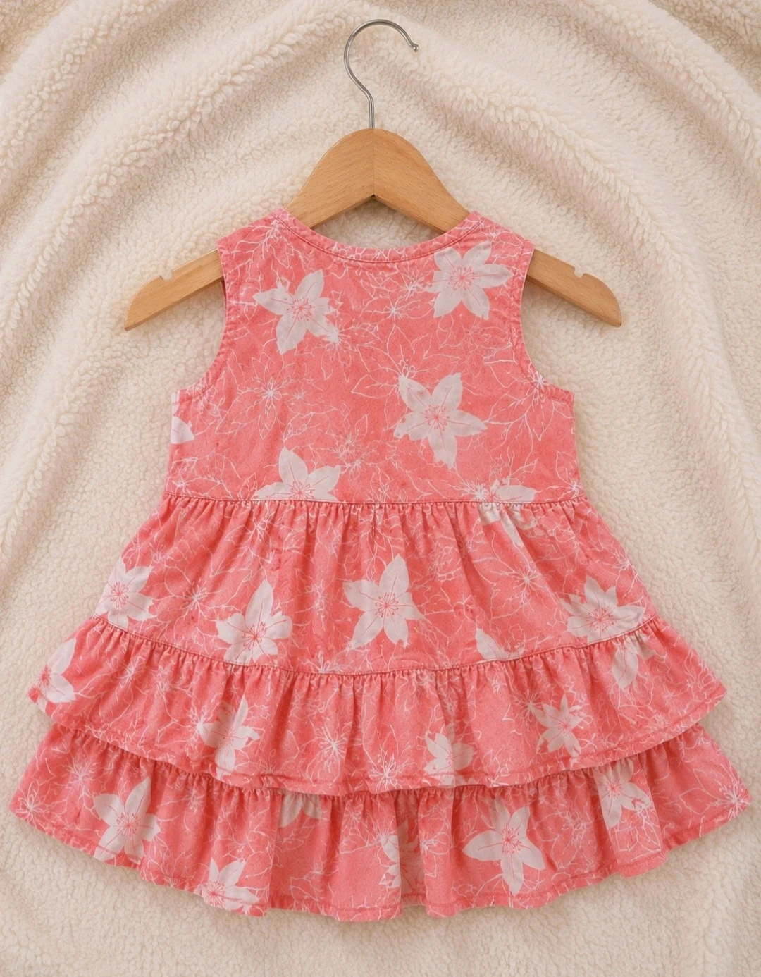 Robe bébé fille fleurie corail 18 mois – Volants – Très bon état